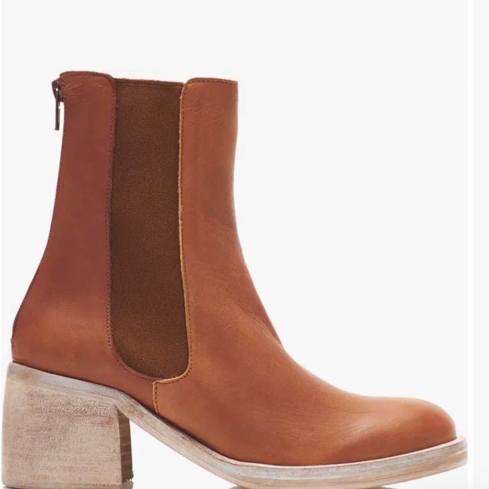 LIKE-NEW Free People Essential Chelsea Boots, Whiskey Leather, Women's EU39/US9.